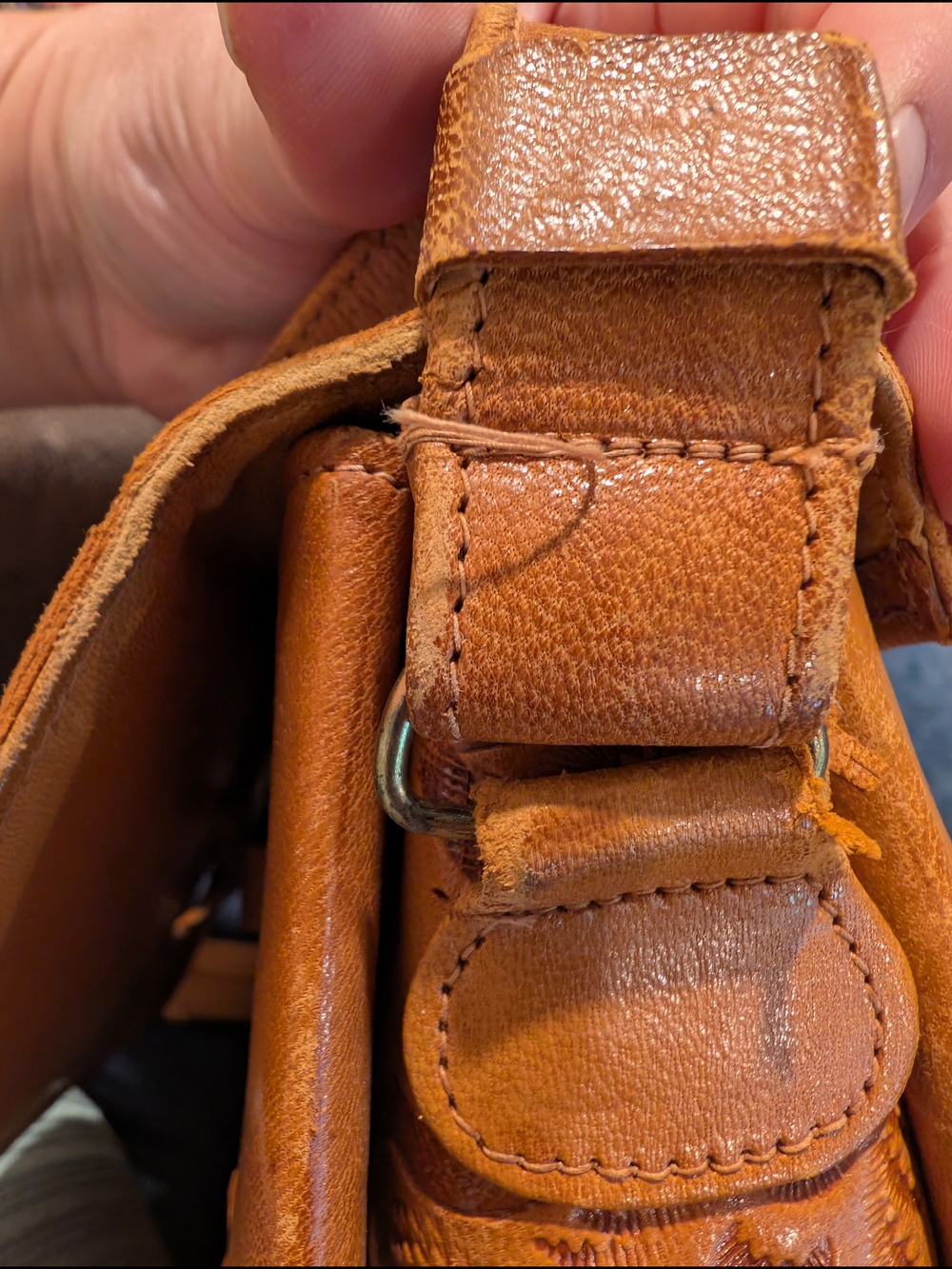 Handcrafted Vintage Tooled Leather Shoulder Bag - Flores' Bags - Picture 13 of 17